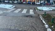 Rupa je na ulazu u ulicu sa parkingom